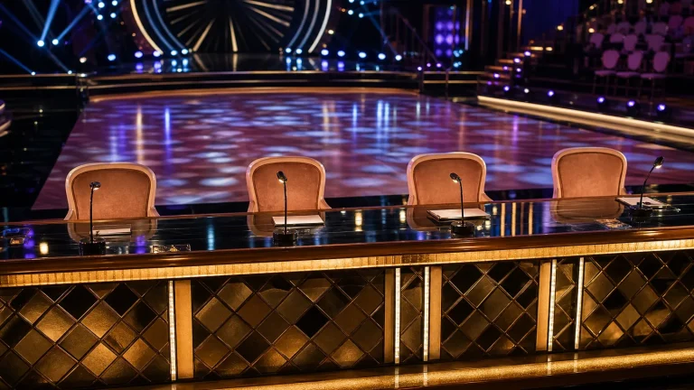 Ballando con le Stelle, dopo Selvaggia Lucarelli il rebus giuria – in pole Barbara D’Urso e Simona Ventura, resta Zazzaroni