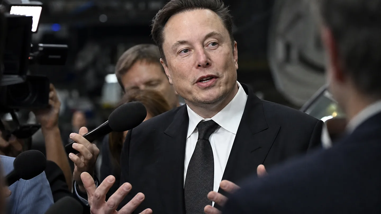 Elon Musk attacca l’“Odissea” di Nolan e promette due versioni «storicamente accurate