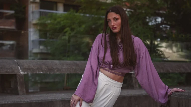 Pantaloni bianchi donna, i modelli chiave per l’estate 2026